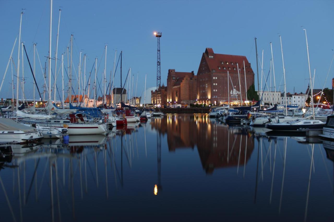 Kurhaus Devin Hotel Stralsund Exterior photo